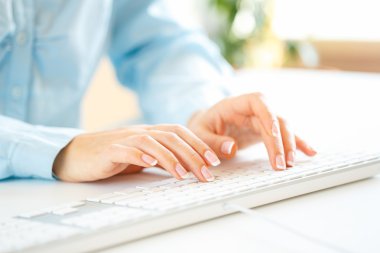 Klavyede yazarak işçisi kadın ofis