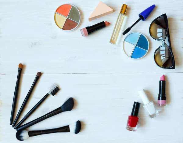 Olika makeup produkter med copyspace — Stockfoto