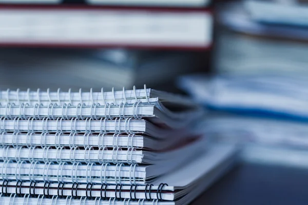 Muhasebe ve vergi. Dergi, defter ve kitap yığını kapat — Stok fotoğraf