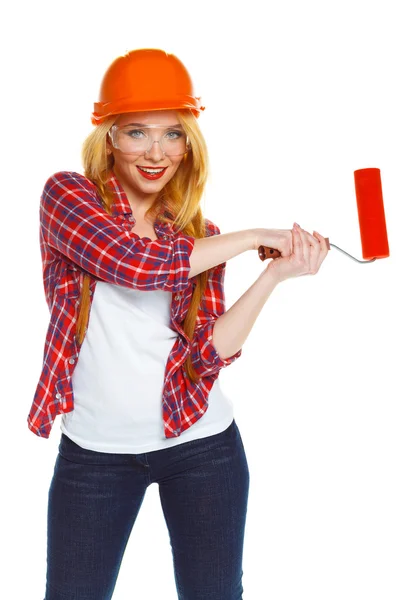 Komik kadın inşaat işçisi kask elinde rulo — Stok fotoğraf