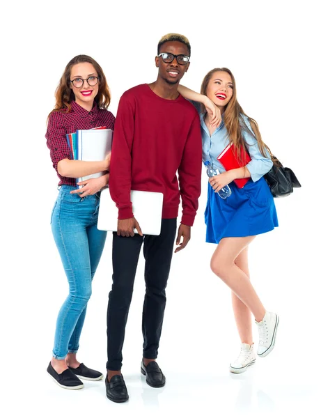 Studenti felici in piedi e sorridenti con libri, laptop e borse — Foto Stock