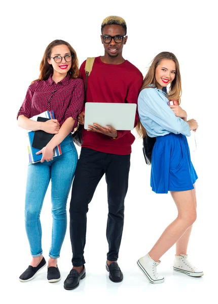 Estudiantes felices de pie y sonriendo con libros, laptop y bolsas —  Fotos de Stock