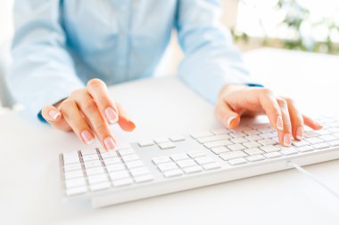 Klavyede yazarak işçisi kadın ofis