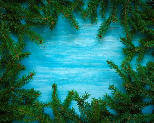 青い木製テクスチャ de の準備でクリスマス ツリーの枝 — ストック写真