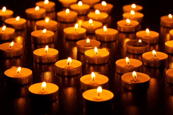 Many burning candles with shallow depth of field — Stock Photo, Image