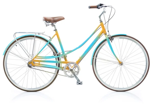 세련 된 여자 파란색과 노란색 자전거 흰색 절연 — 스톡 사진