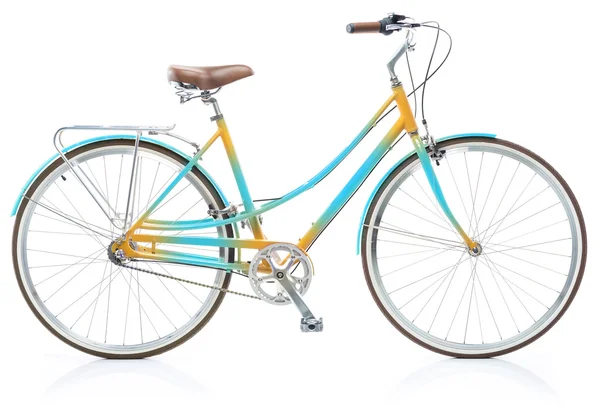 Elegantes mulheres azul e amarelo bicicleta isolada em branco — Fotografia de Stock