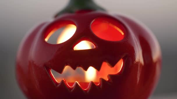 Halloween Jack-o-Lanterna con candela accesa dentro. Simbolo di Halloween. Autunno Ognissanti. — Video Stock