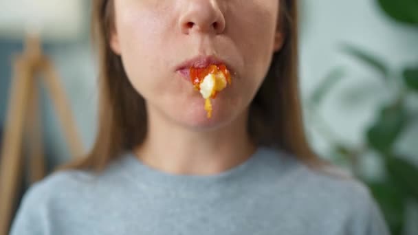 Woman eating pizza. Close-up. Concept of quick bites and unhealthy food — Stock Video