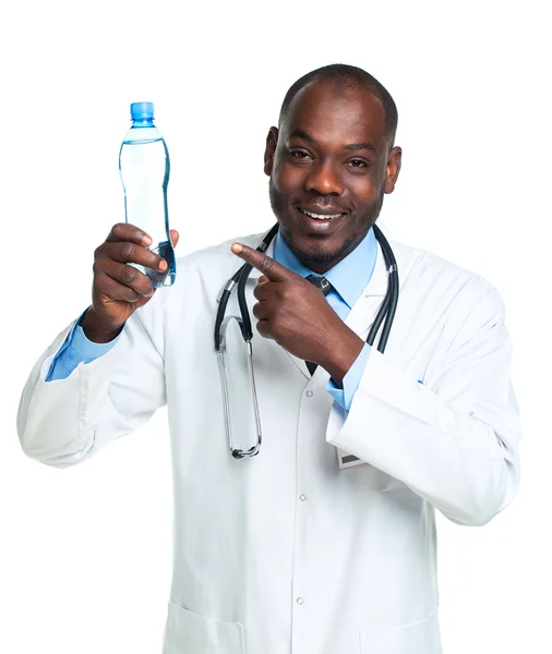 Portrait of a smiling male doctor holding bottle of water on whi — Stock Photo, Image