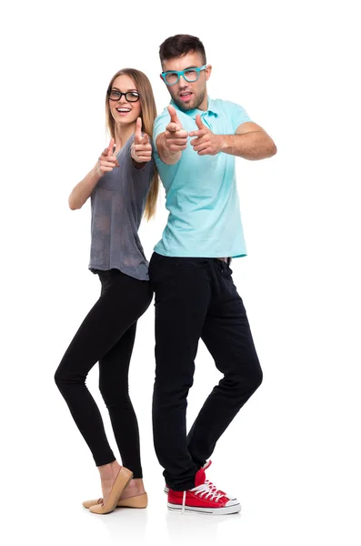 Feliz casal sorrindo segurando o polegar até gesto, bela jovem m — Fotografia de Stock