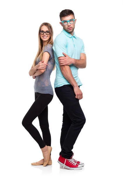 Bonito jovem casal feliz, homem e mulher olhando para a câmera, i — Fotografia de Stock