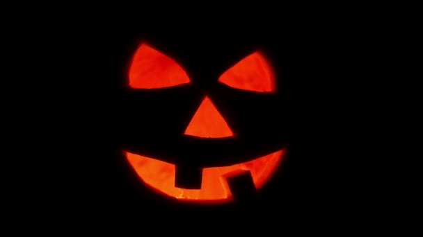 Halloween calabaza jack-o-linterna vela encendida — Vídeo de stock