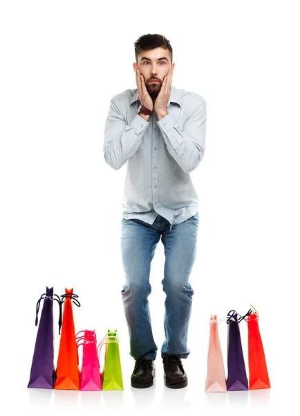 Knappe man met shopping tassen — Stockfoto