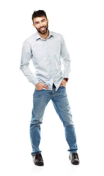 Un giovane uomo barbuto sorridente isolato su bianco — Foto Stock