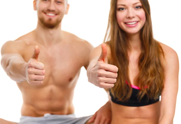 Αθλητική άνδρας και γυναίκα, μετά την άσκηση γυμναστήριο με ένα δάχτυλο επάνω o — Φωτογραφία Αρχείου