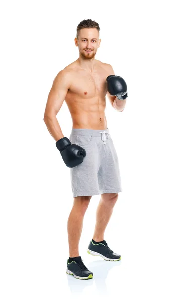 Atlético atractivo hombre usando guantes de boxeo en el blanco — Foto de Stock