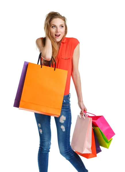 Mulher encantadora feliz com sacos de compras sobre branco — Fotografia de Stock