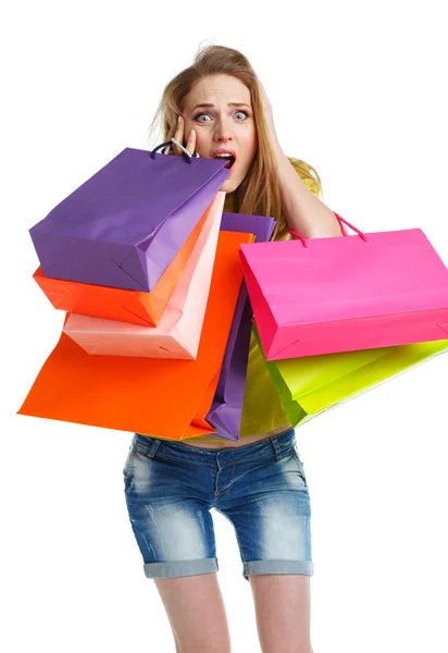 Mulher encantadora feliz com sacos de compras sobre branco — Fotografia de Stock