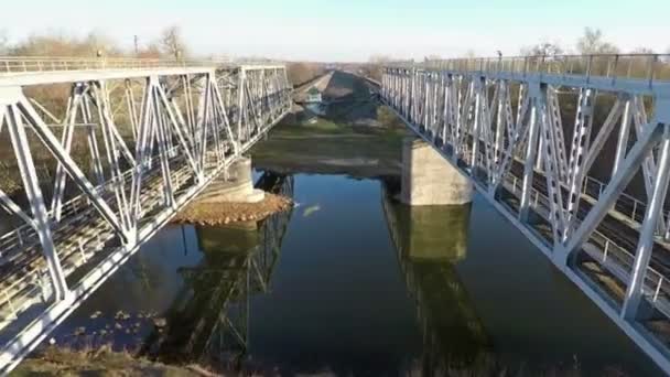 Puente ferroviario, levantamiento aéreo — Vídeos de Stock