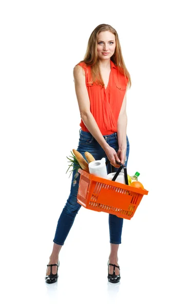 Gelukkige vrouw met een mand vol van gezonde voeding. Winkelen — Stockfoto