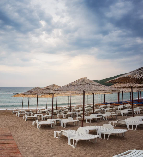 Jaz Strand in der Früh. budva, montenegro — Stockfoto