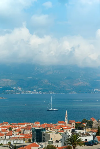 Vedere de top a litoralului Budva, Muntenegru . — Fotografie, imagine de stoc