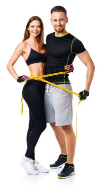Mutlu atletik çift - erkek ve kadın üzerinde bant ölçme ile