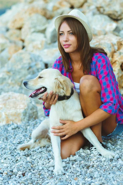 Woman with a dog on a walk on the beach — Stock Photo, Image