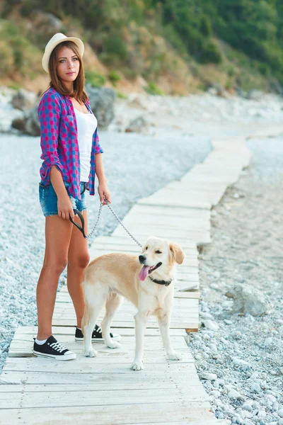 Woman with a dog on a walk on the beach — Stock Photo, Image