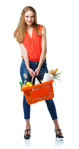 Giovane donna felice che tiene un cesto pieno di cibo sano su bianco — Foto Stock