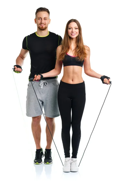 Feliz pareja atlética - hombre y mujer con cuerdas en el whi —  Fotos de Stock