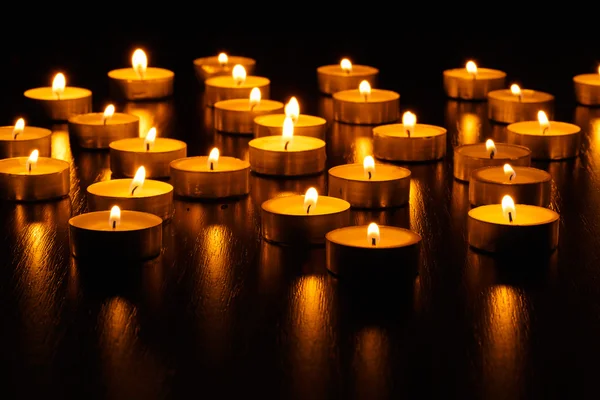 Many burning candles with shallow depth of field — Stock Photo, Image