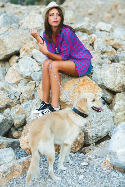 Woman with a dog on a walk on the beach — Stock Photo, Image