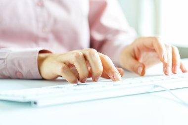 Klavyede yazarak işçisi kadın ofis