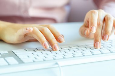 Klavyede yazarak işçisi kadın ofis