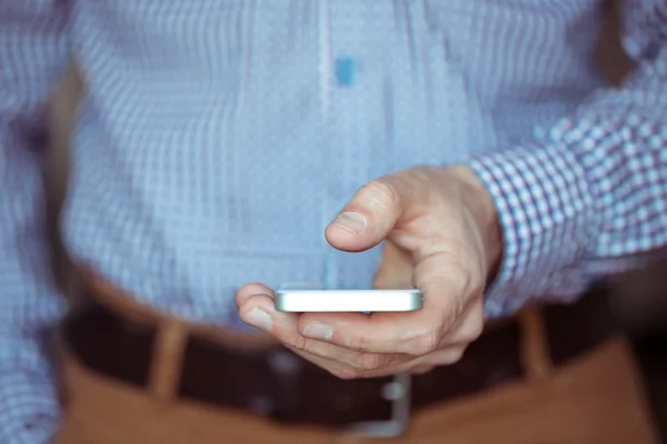 Male hand holding smartphone — Stock Photo, Image