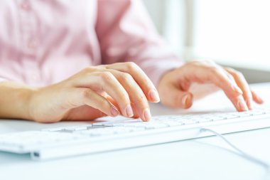 Klavyede yazarak işçisi kadın ofis