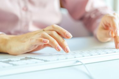 Klavyede yazarak işçisi kadın ofis