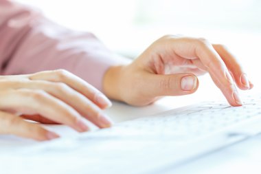 Klavyede yazarak işçisi kadın ofis