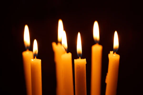 Muchas velas encendidas —  Fotos de Stock