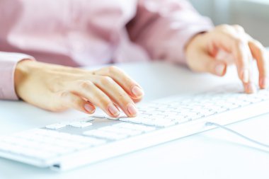Klavyede yazarak işçisi kadın ofis