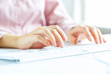 Klavyede yazarak işçisi kadın ofis