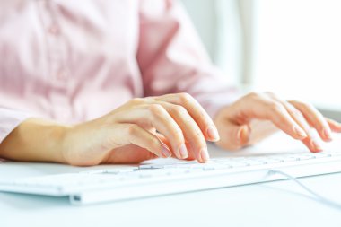 Klavyede yazarak işçisi kadın ofis