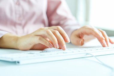 Klavyede yazarak işçisi kadın ofis