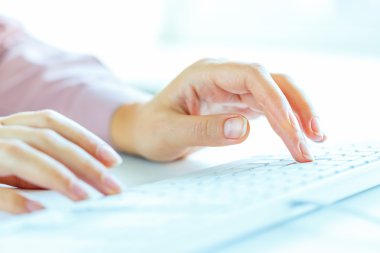 Klavyede yazarak işçisi kadın ofis