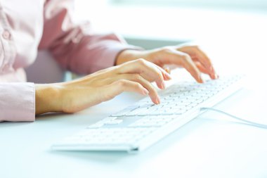 Klavyede yazarak işçisi kadın ofis