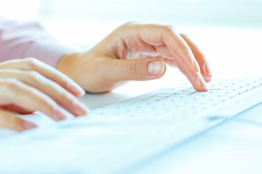 Klavyede yazarak işçisi kadın ofis