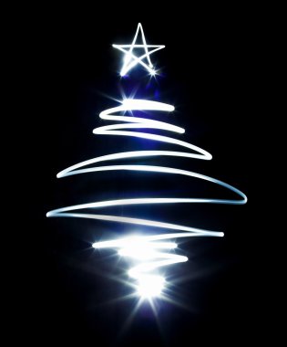 Noel ağacı bir siyah mavi el feneri ile yapılan