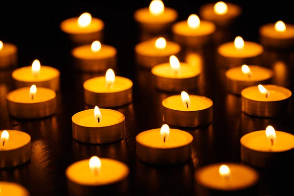 Molte candele accese — Foto Stock